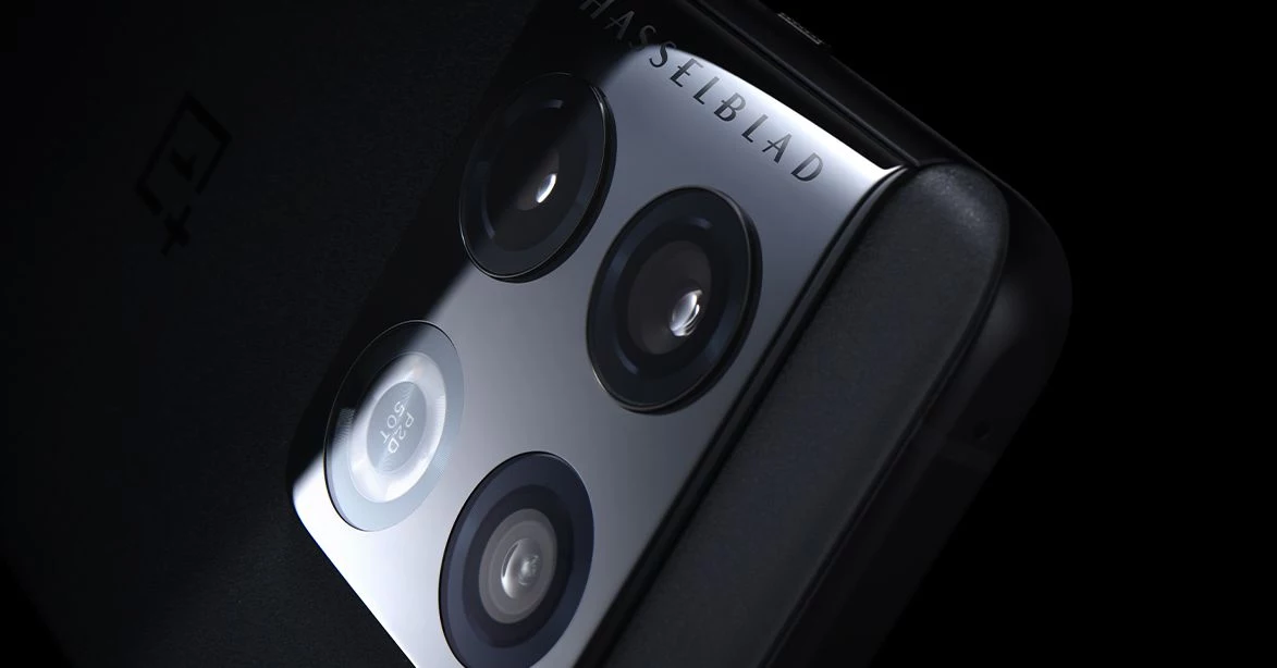 OnePlus 10 Pro va include o camera tripla spate si