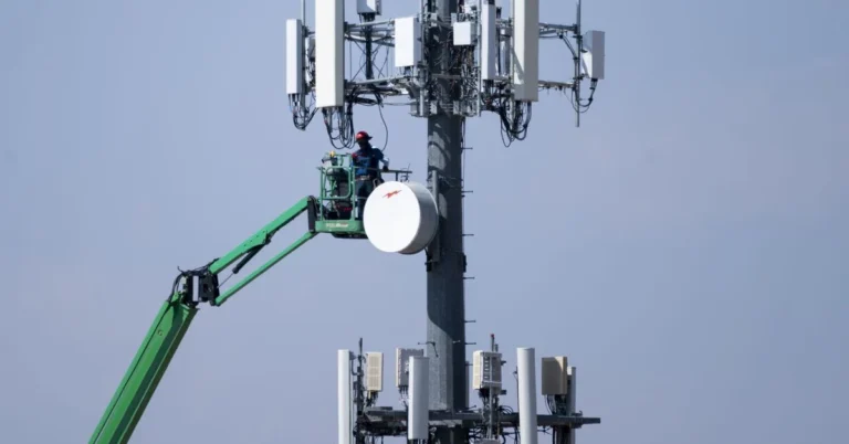 FAA enumeră 50 de aeroporturi care vor avea zone tampon 5G înainte de extinderea benzii C FAA enumera 50 de aeroporturi care vor avea zone tampon