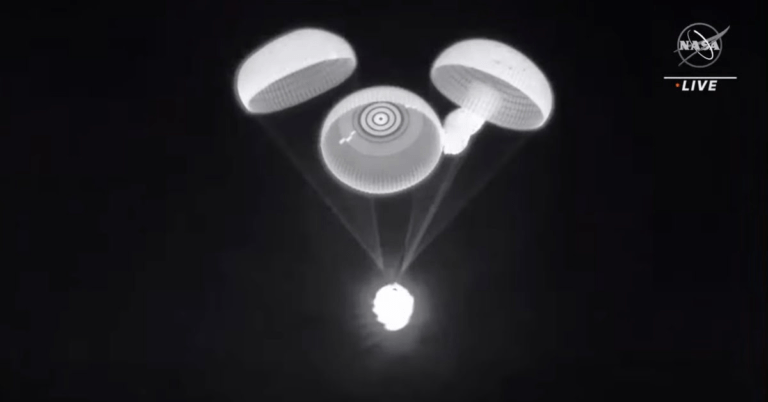 NASA si SpaceX spun ca parasutele intarziate pe capsula Dragon