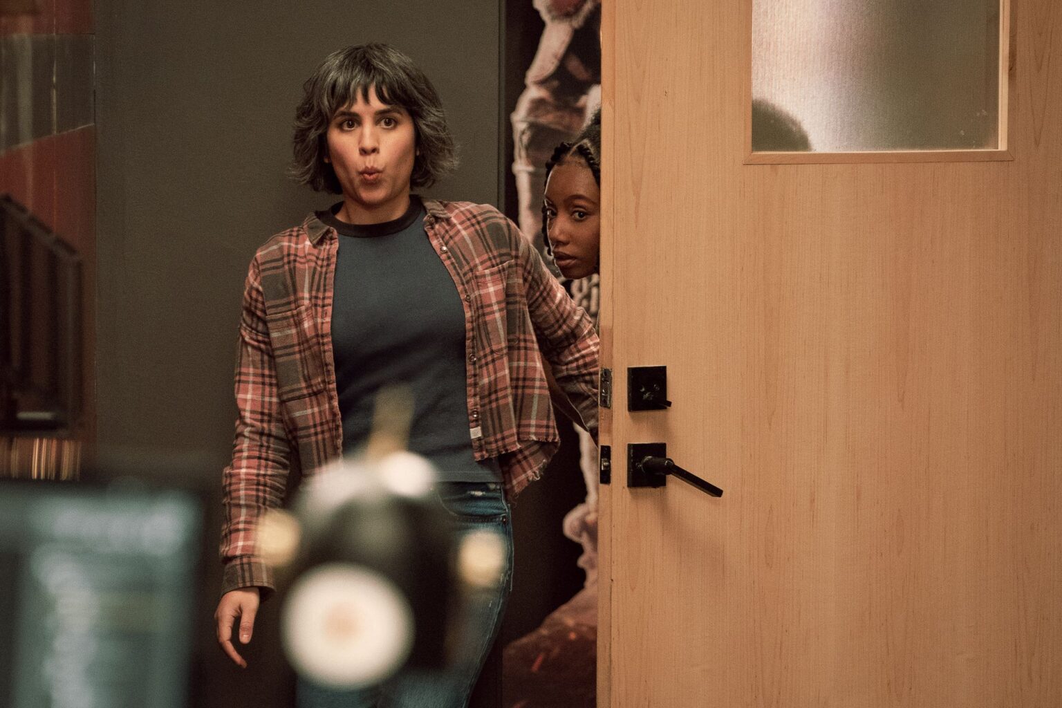 newit ro Mere Mortals seriale online