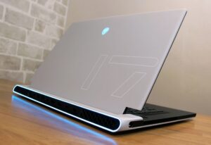 Review laptop de gaming Alienware x17 R2 Analiza laptopului de gaming Alienware x17 R2