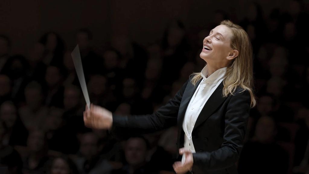 Cate Blanchett dirigând în Tár