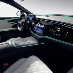 Mercedes-Benz E-Class va primi un ecran tactil uriaș, TikTok și o cameră selfie newit ro mercedes Clasei E 2024