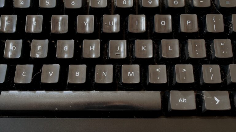 Cum sa curatati in profunzime tastatura