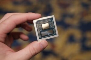 AMD lansează Ryzen 9 7945HX, primul său procesor mobil cu 16 nuclee newit ro amd ryzen 9 7945hx