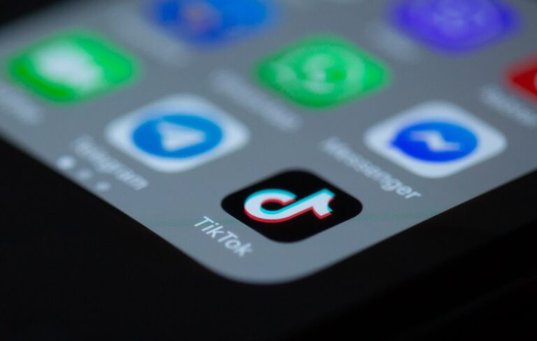 Comisia UE interzice TikTok de pe dispozitivele angajatilor din cauza