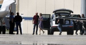 Taylor Swift se alătură lui Elon Musk în încercarea de a reduce la tăcere un student care urmărește avioanele celebrităților